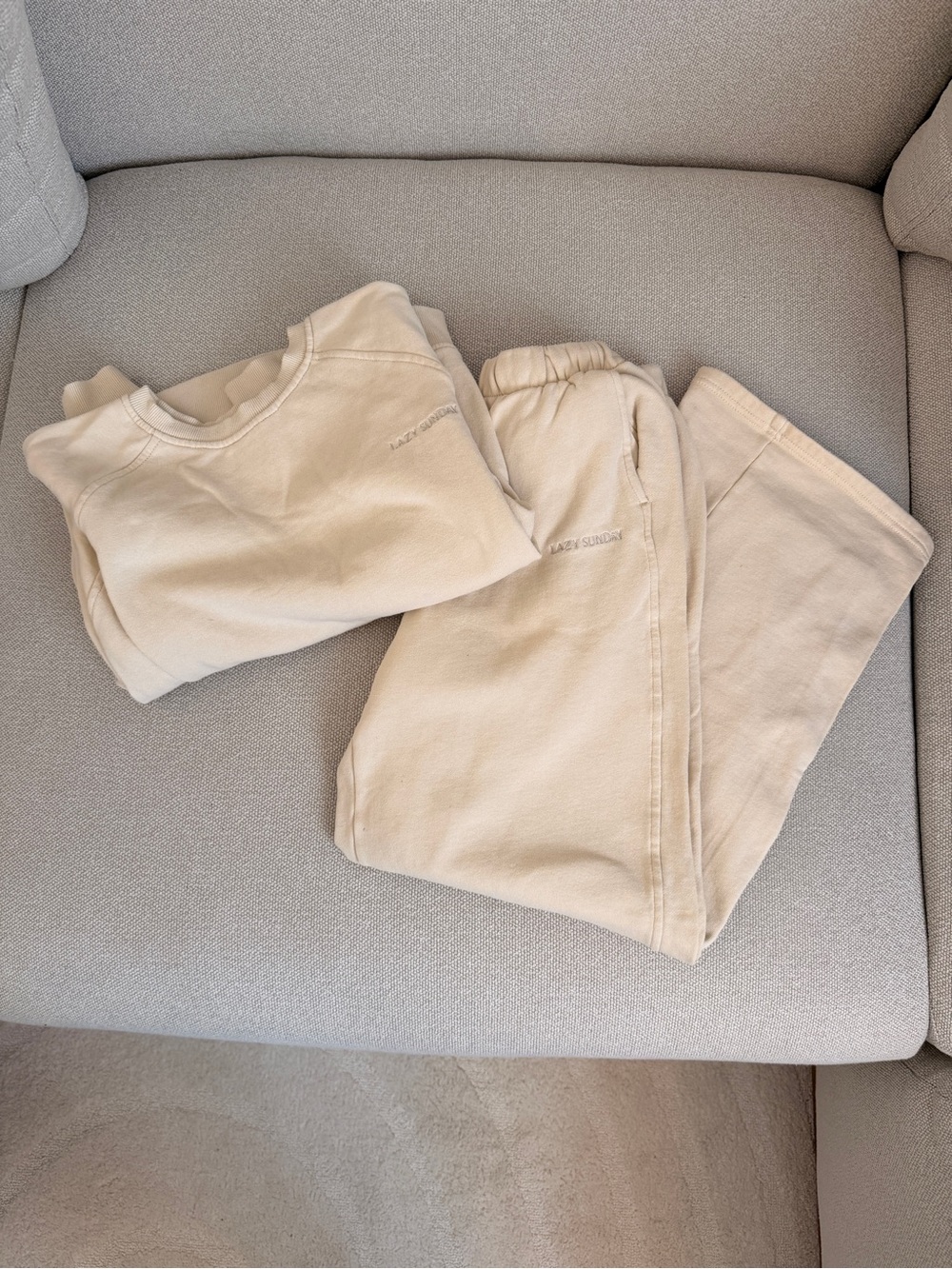 Cozy Neutral Sweatshirt & Joggers Set - Light Yellow